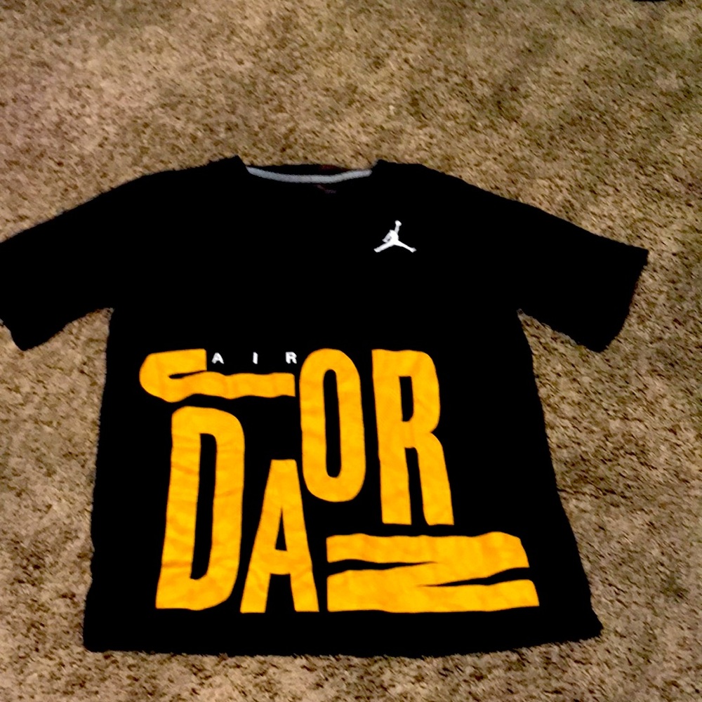 AiR Jordan🔥 (females) Large. Brown/orange white jump man tee💐
